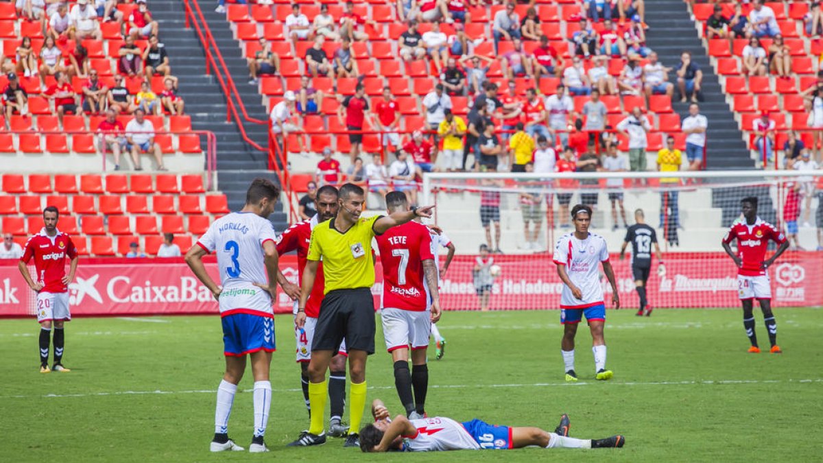 Santiago Varón Aceitón en un partido de esta temporada en el Nuevo Estadio de Tarragona.     Autor: Gerard Martí