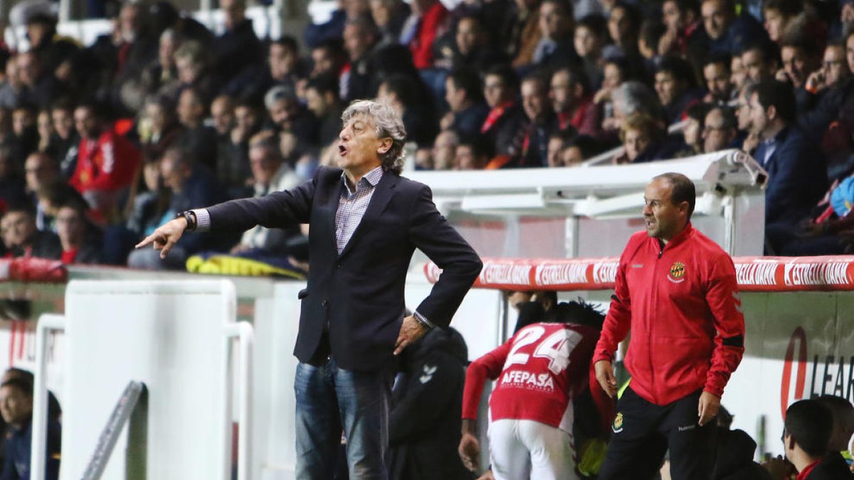 Enrique Martín, entrenador del Nàstic, en el partido disputado este lunes en el Nou Estadi frente al Zaragoza.