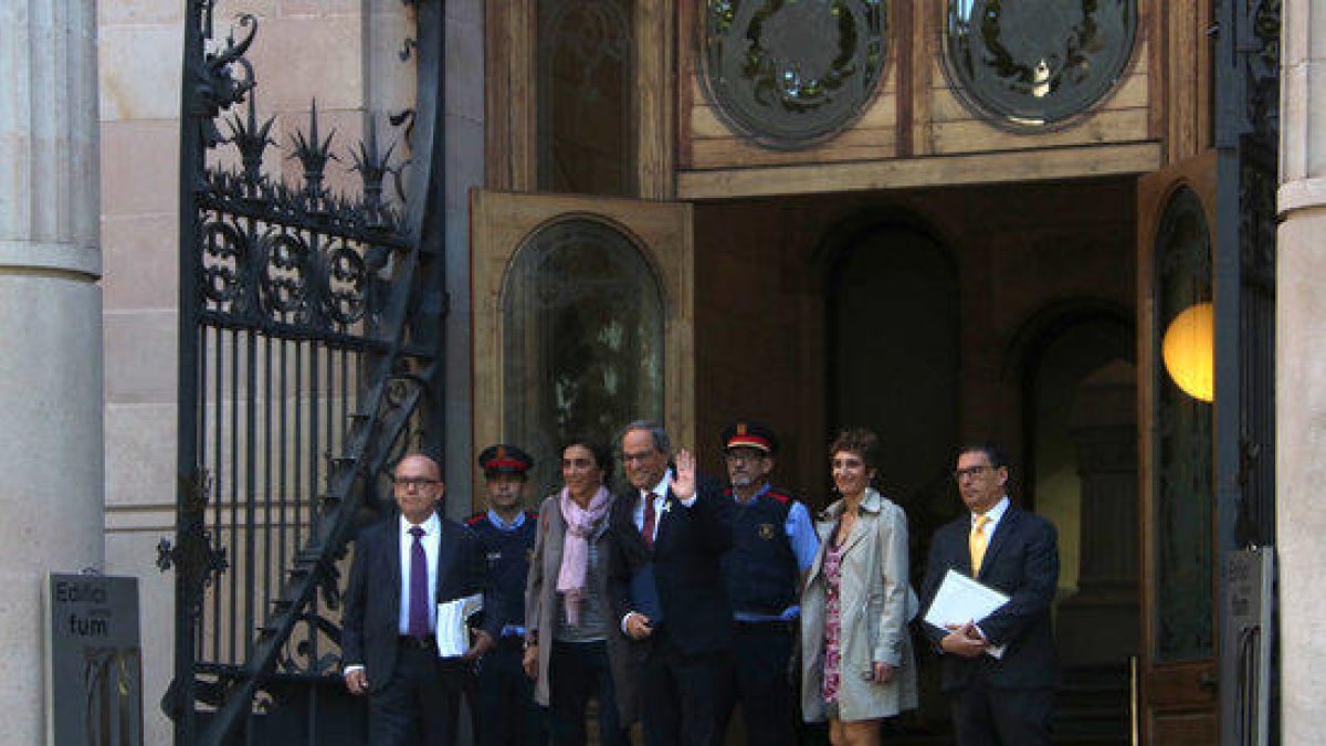 El president de la Generalitat, Quim Torra, entrant al TSJC amb la seva dona i els advocats Gonzalo Boye i Jaume Alonso-Cuevillas.