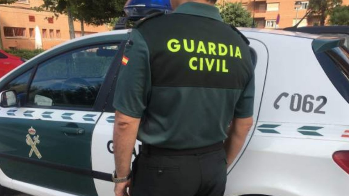 La Guardia Civil descubrió el cadáver al día siguiente y comprobó que externamente no presentaba signos de violencia.