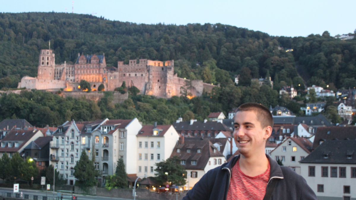 L'Enric Bertran davant del Castell de Heidelberg.
