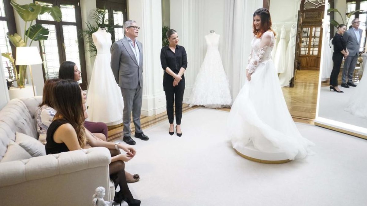 Imagen de la Aina vestida de novia durante el programa televisivo.