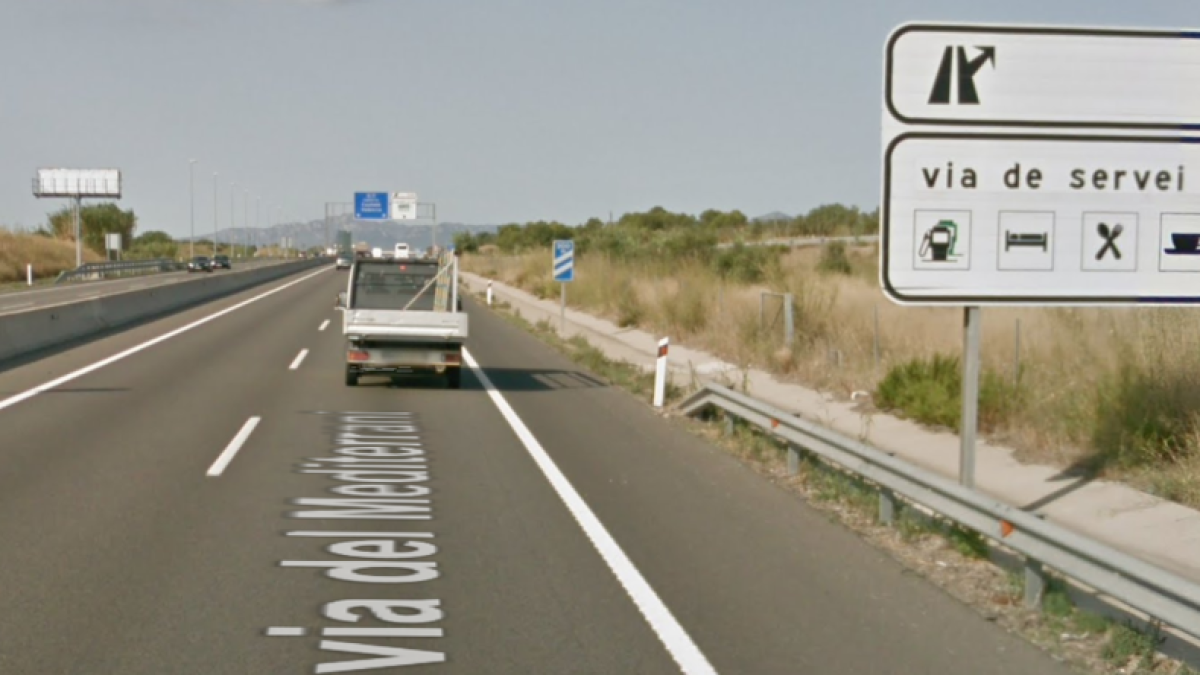 El accidente se ha producido en el kilómetro 1.149 en dirección Tarragona.