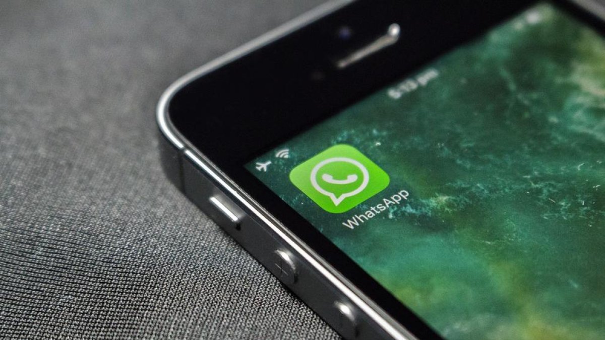 Whatsapp, propietat de Facebook, intenta limitar la possibilitat de propagar notícies falses.