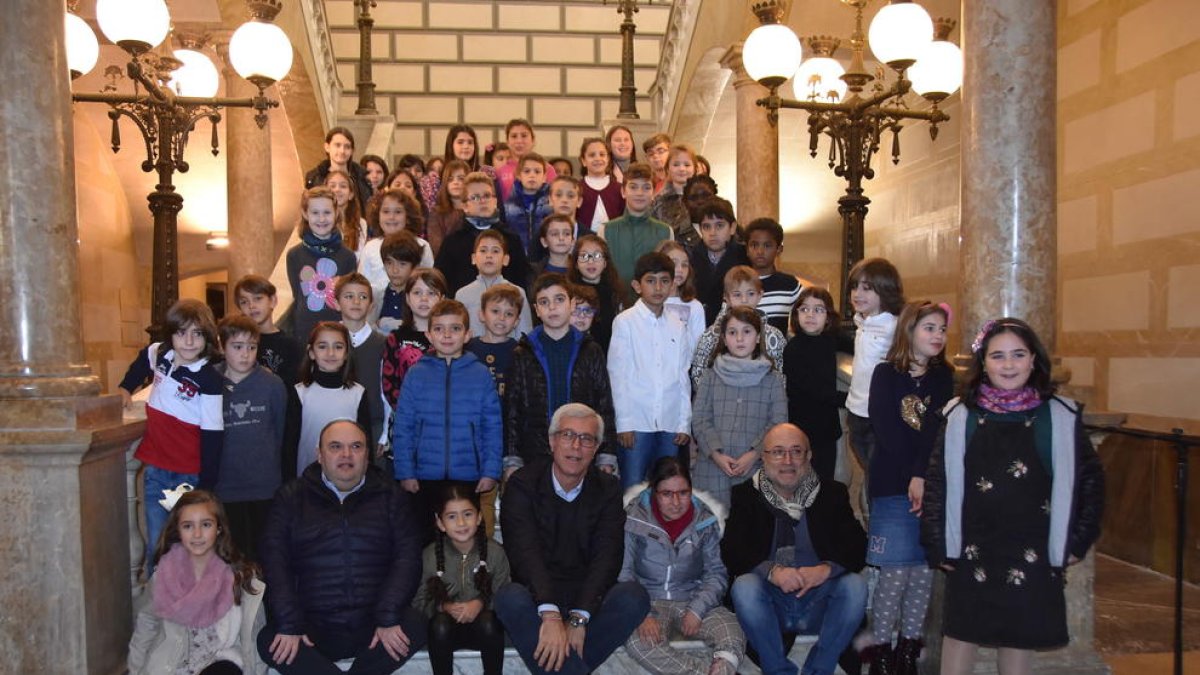 Foto de família de tots els alumnes que han participat a l'acte