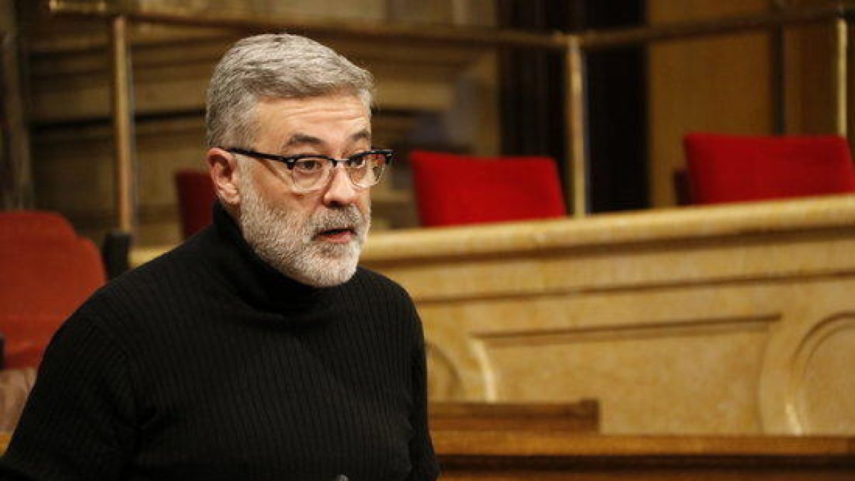 El diputado de la CUP Carles Riera interviene en el pleno del Parlament.