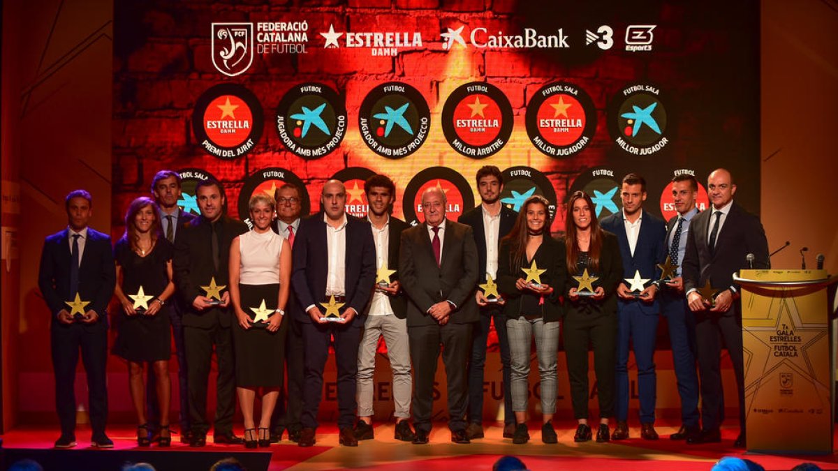 Todos los galardonados en la séptima Gala de las Estrellas de la Federación Catalana de Fútbol.