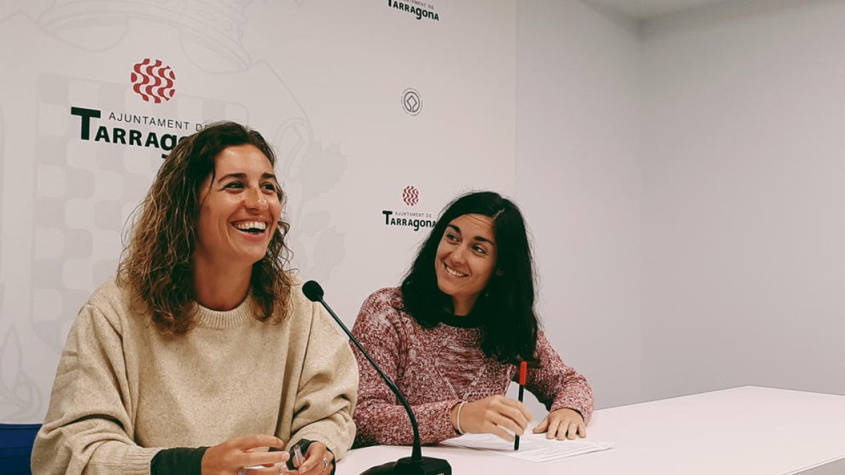 Laia Estrada i Eva Miguel, en la roda de premsa d'avui a l'Ajuntament de Tarragona.