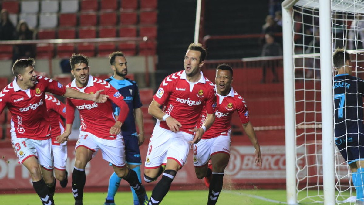 Berat Sadik celebrando el gol que daba los tres puntos al Nàstic en el partido contra el Albacete.