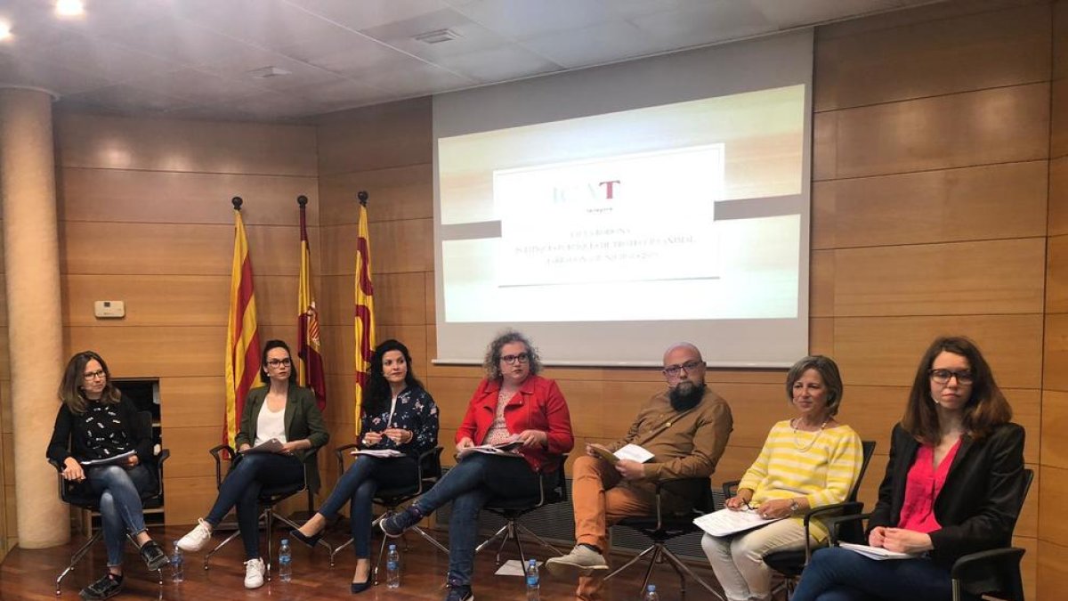 Imatge dels participants de les diferents formacions polítiques a l'ICAT.