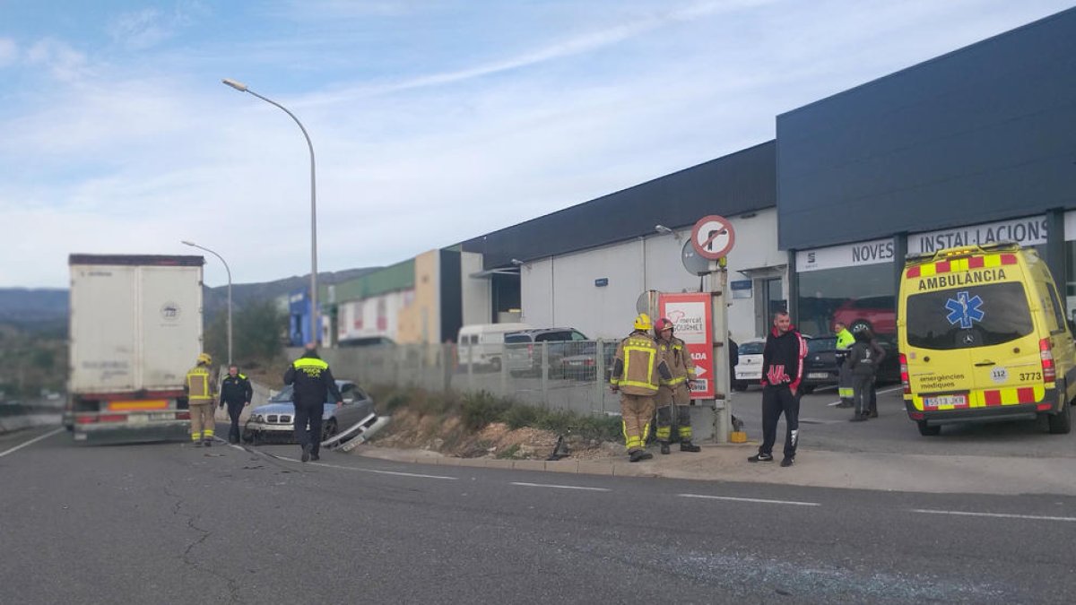 Pla general de la zona de l'accident que ha causat un ferit lleu a Valls.