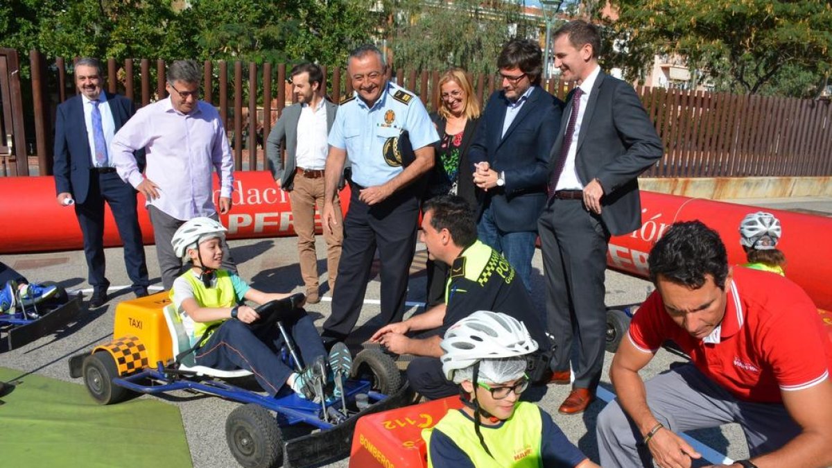 El conseller de Seguretat Ciutadana, Javier Villamayor, també ha visitat la Caravana.