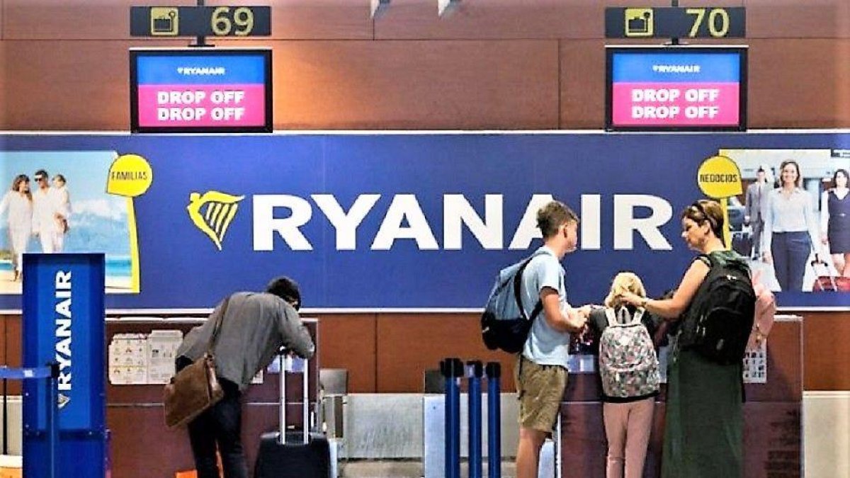 La magistrada considera «abusiva« la política d'equipatge de Ryanair.