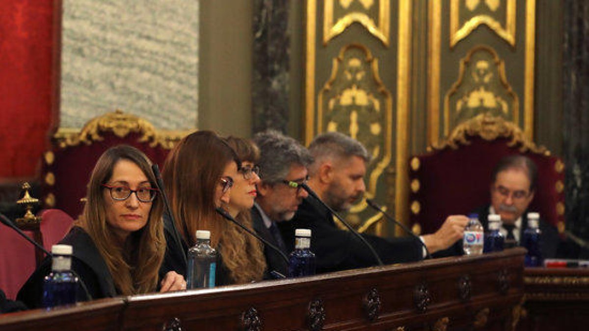 Imatge general de les defenses a la sala de plens del Tribunal Suprem, durant la vista de previ pronunciament.