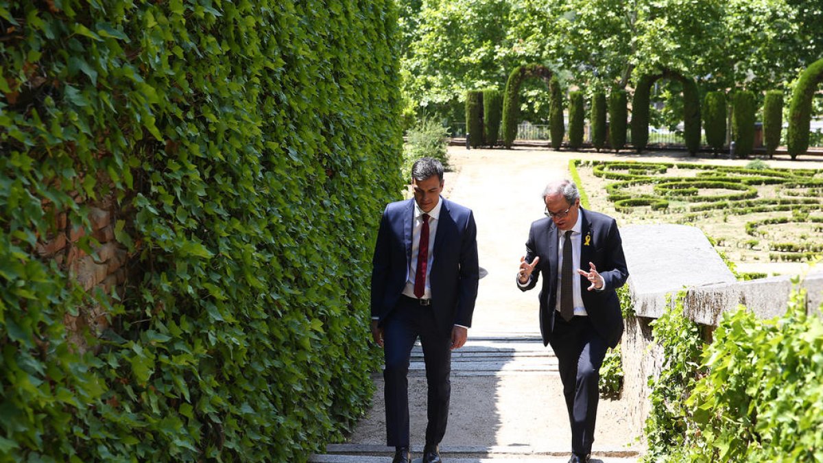 El presidente del gobierno español, Pedro Sánchez, y el de la Generalitat, Quim Torra, en La Moncloa.