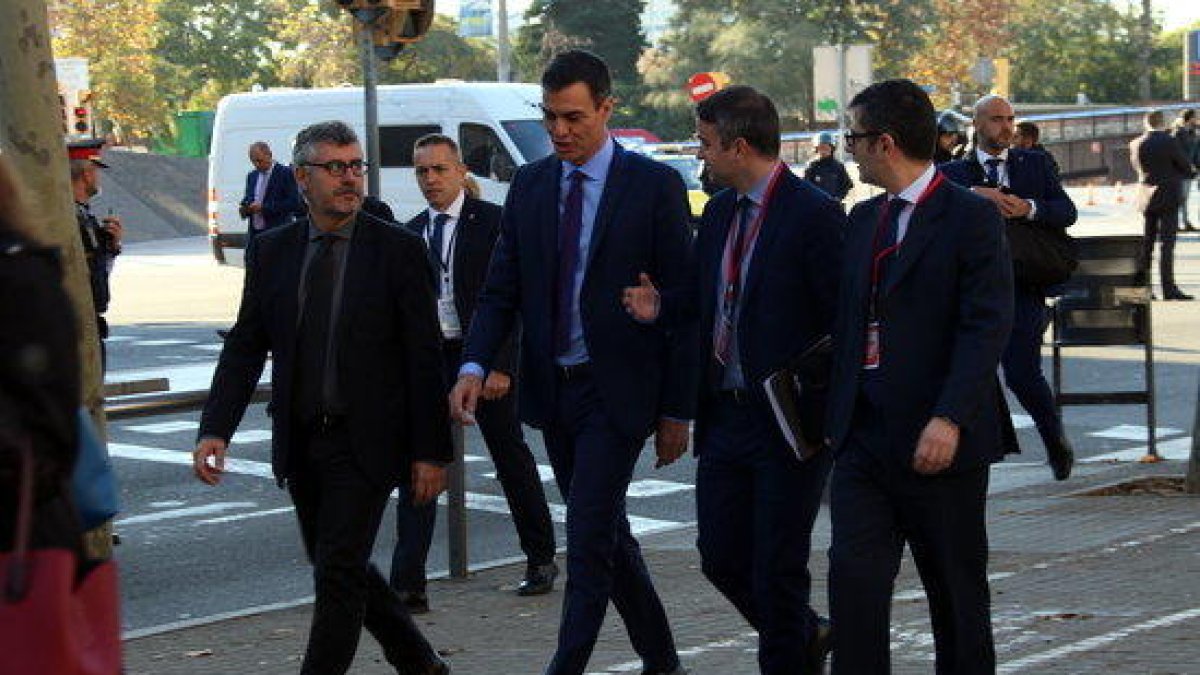 Imatge del president del govern espanyol, Pedro Sánchez, arribat a la Llotja de Mar.