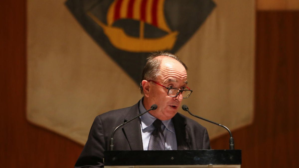 Primer pla de Josep Abelló durant la lectura del seu pregó a la Sala de Plens.