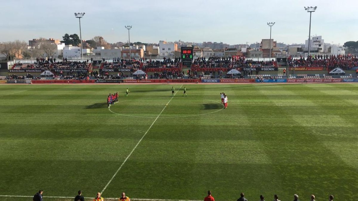 Els jugadors han fet un minut de silenci per Pep Mari i el germà d'Olmo