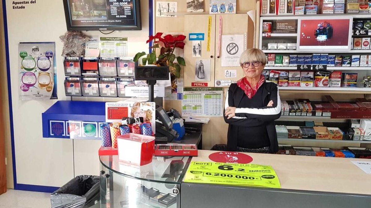 Maite Güell propietària de l'estanc d'Altafulla afortunat