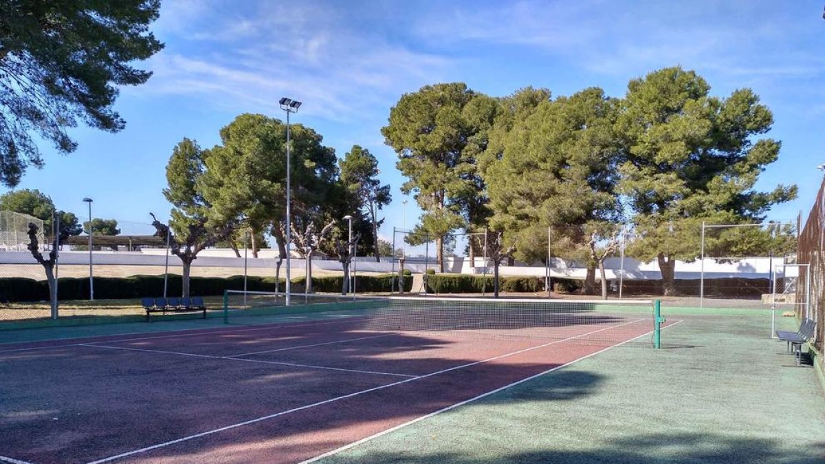 Imagen de la pista de tenis que será remodelada.