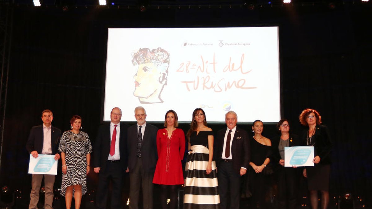 Fotografia de família de tots els guardonats, ahir, a la Tarraco Arena Plaça.