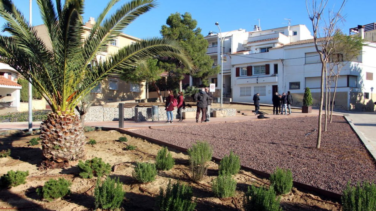 El nou aspecte que presenta la plaça Major d'Altafulla.