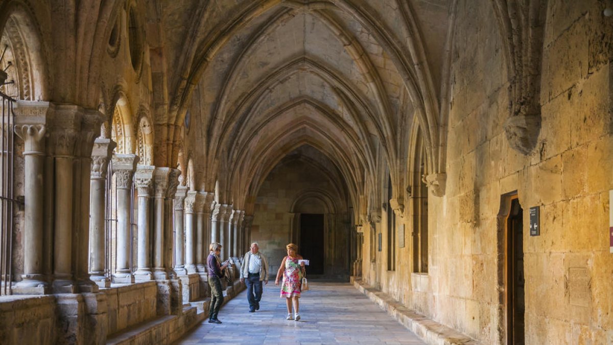 El claustro de la Catedral es uno de los mejores ejemplos del gótico catalán, aunque su construcción empezó en el siglo XII.