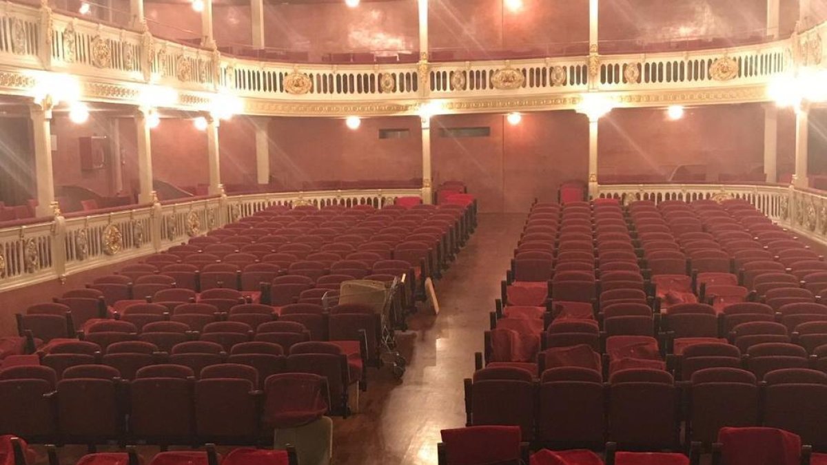 Platea del Teatre Bartrina con la renovación de sillas.