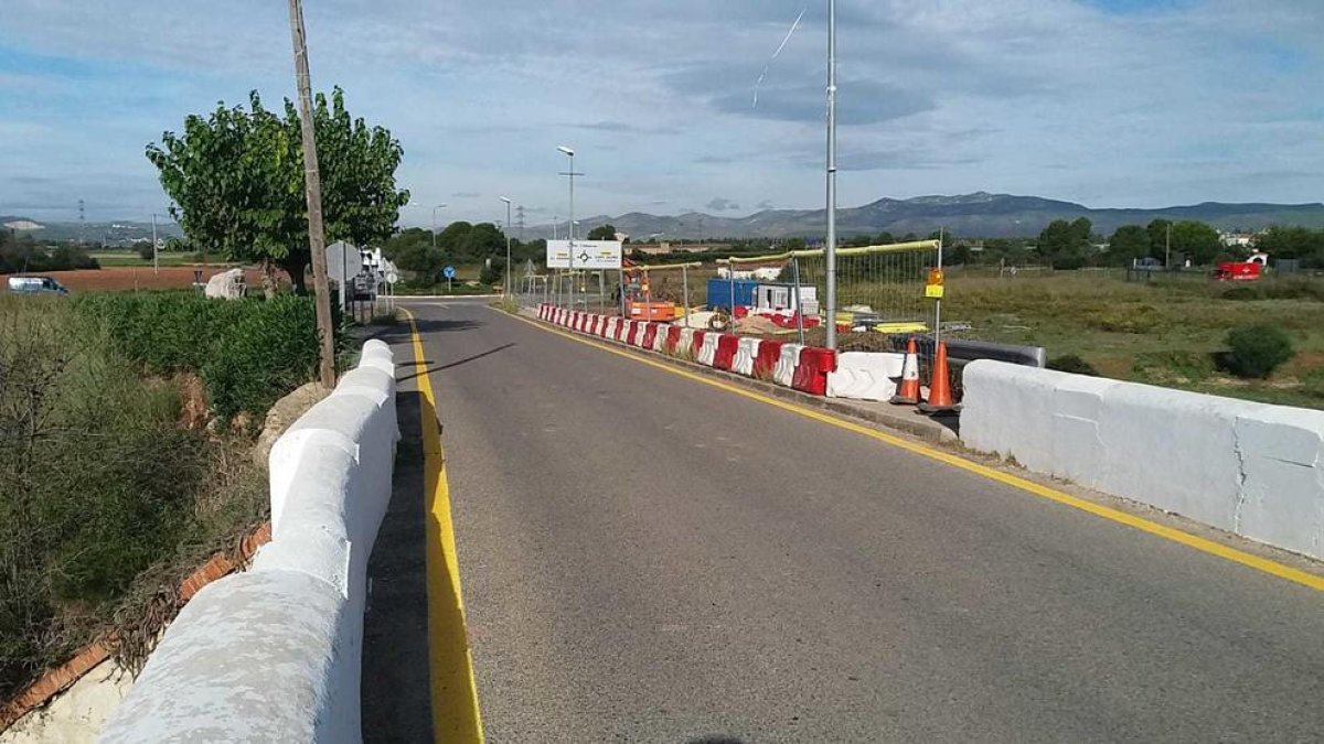 Imagen de las obras de la carretera de acceso a Santa Oliva.