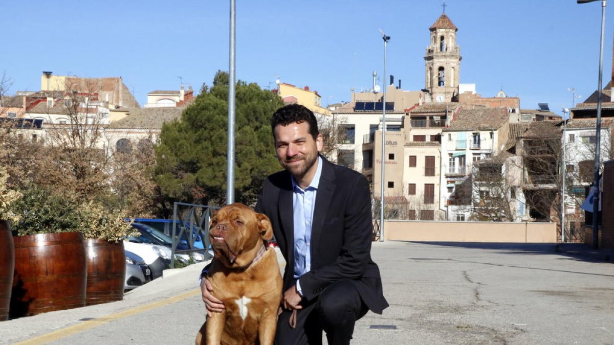 El denunciat Jonas Amadeo Lucas amb el gos Leben.