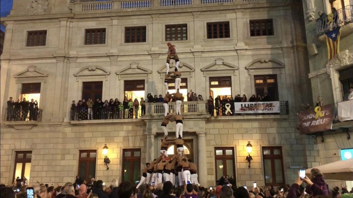 3 de 9 amb folre dels Xiquets de Reus