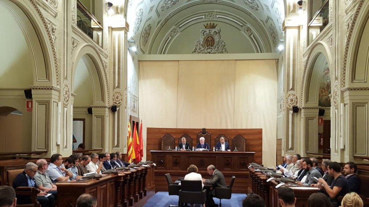 Imatge de la sessió plenaria d'aquest divendres 28 de setembre a la Diputació de Tarragona.