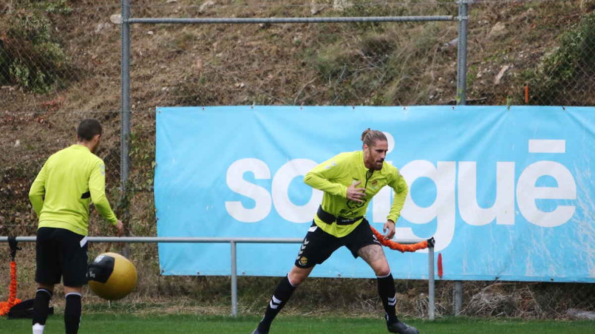 Si finalmente el Depor recupera a Raúl Albentosa, el Nàstic tendría que buscar a un nuevo central.