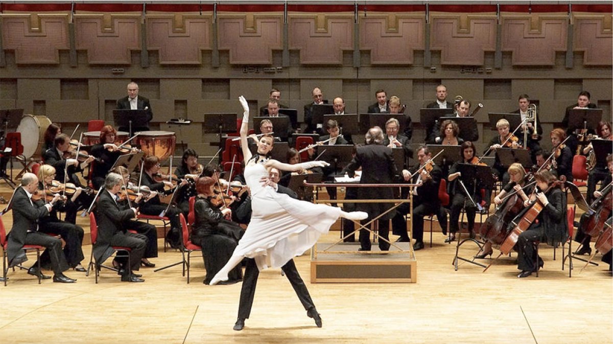 Imagen de una actuación de la orquesta y el ballet en Estocolmo.