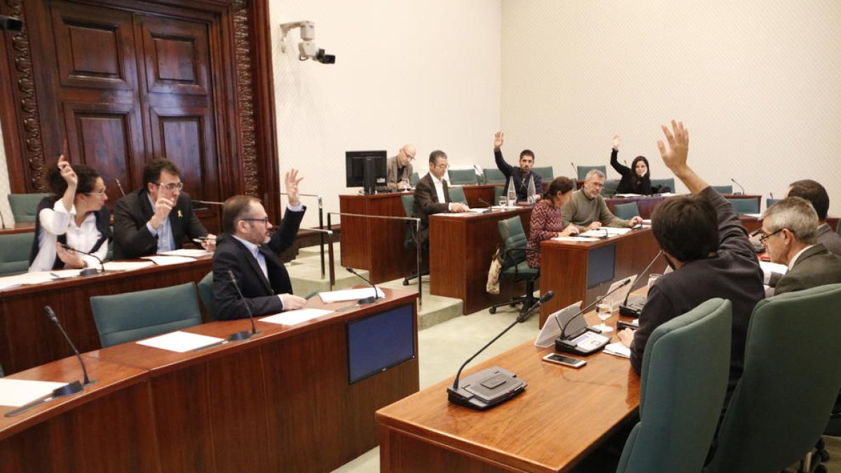 La votació a la comissió d'investigació sobre el projecte Castor de les compareixences el 29 d'octubre del 2018.
