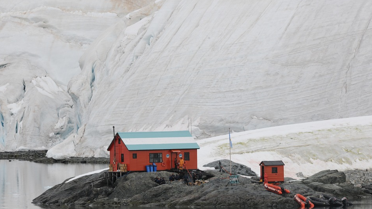 Imagen de archivo de un campo base en la Antártida.