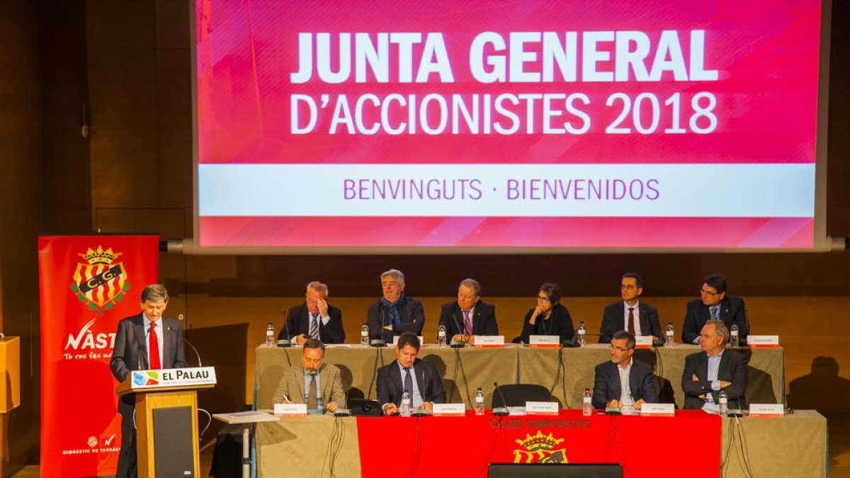 Josep Maria Andreu, amb tots els consellers de fons.