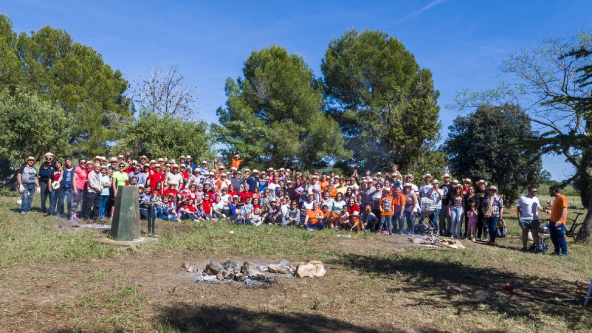 Un total de 12 colles es van reunir al Parc de l'Almatella.