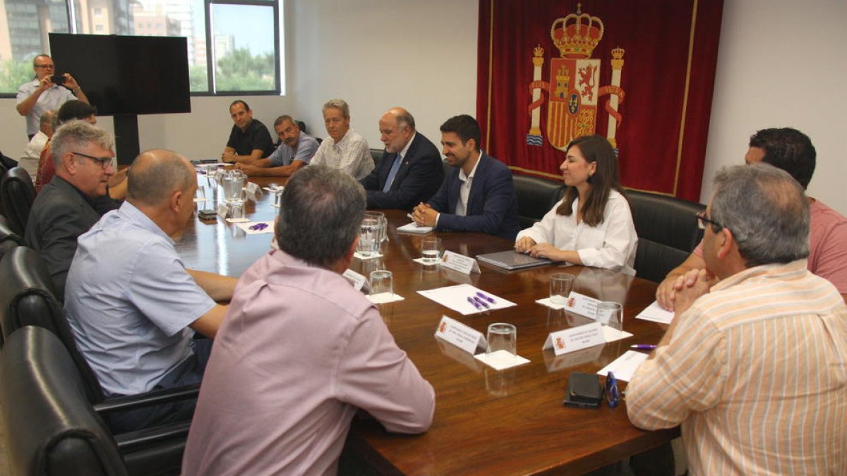 Reunió que han mantingut alcaldes del Baix Gaià amb el subdelegat del govern espanyol a Tarragona