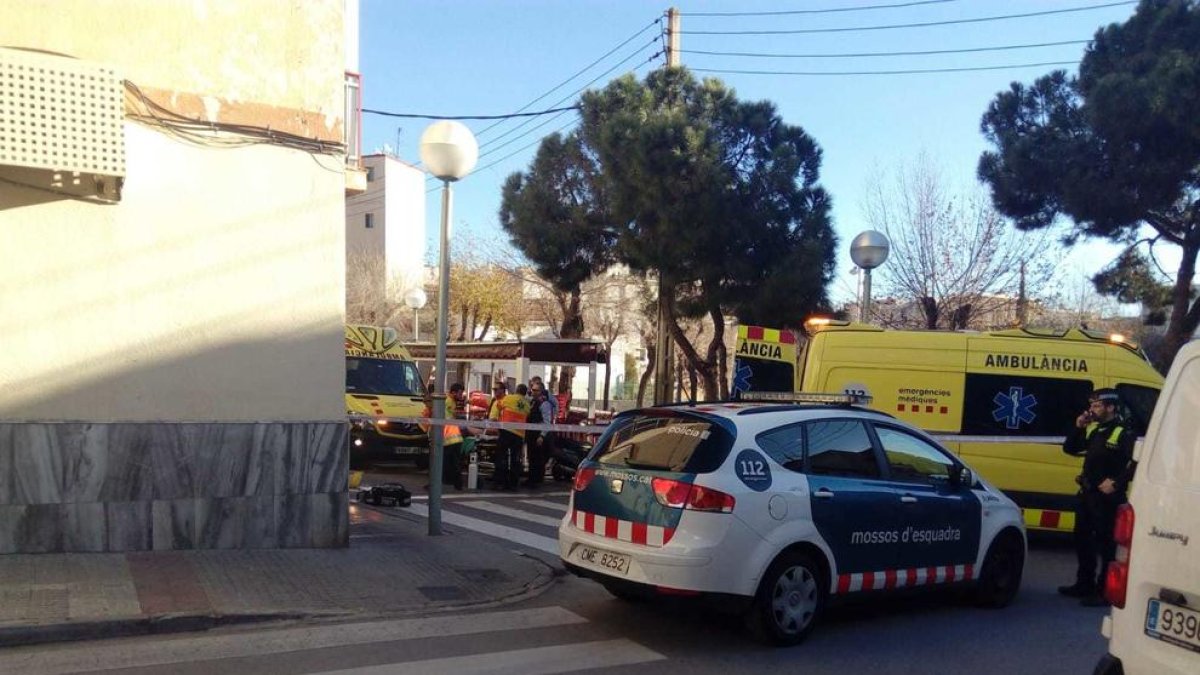 El SEM i els Mossos d'Esquadra s'han desplaçat fins al carrer de Bonavista.