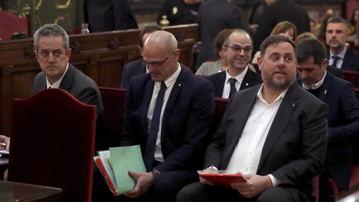 Oriol Junqueras, Raül Romeva y Joaquim Forn, durante la primera sesión del juicio el 12 de febrero