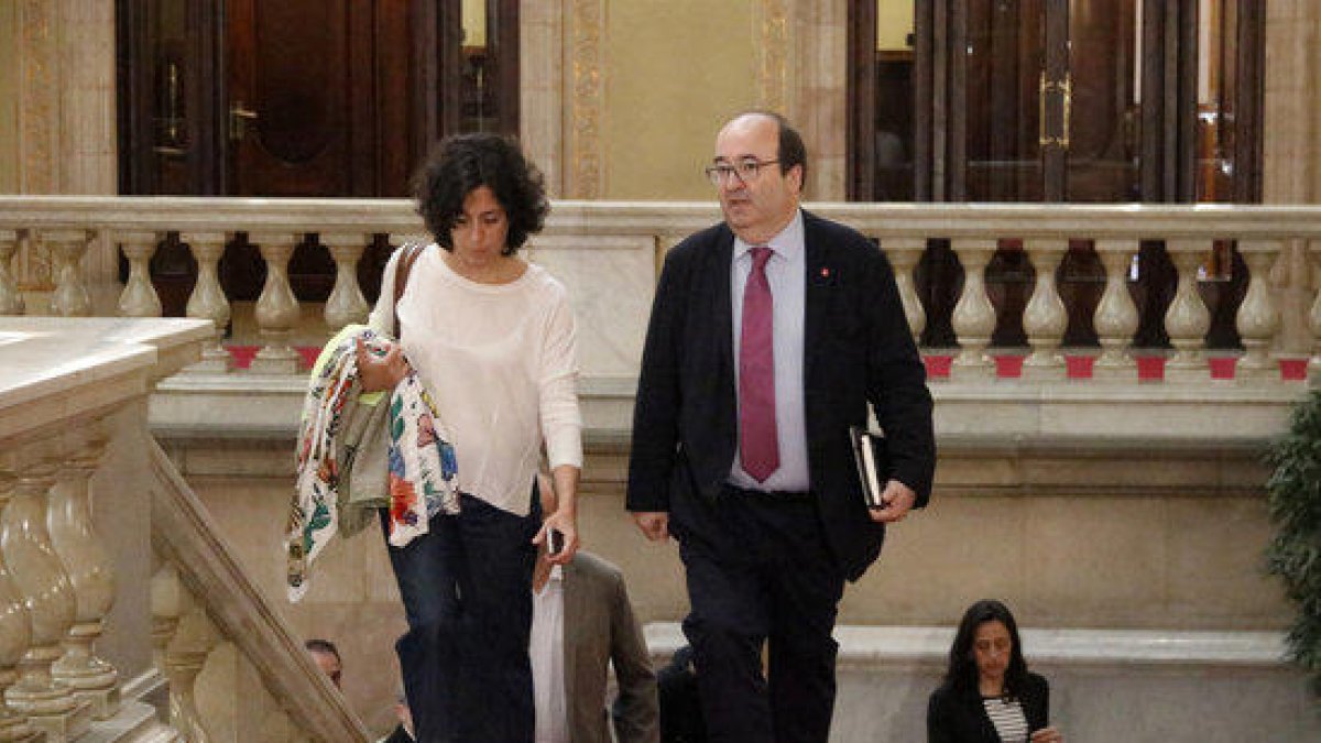 El líder del PSC, Miquel Iceta, llega al Parlament para el pleno extraordinario sobre su designación como senador.