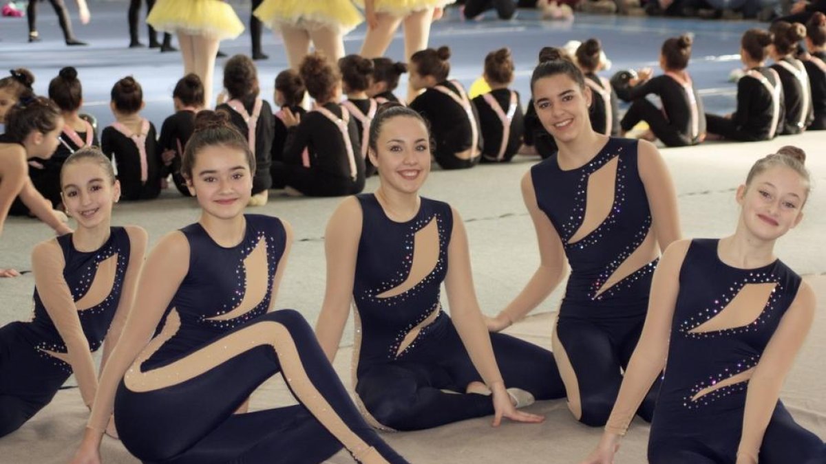 Imatge de l'equip Júnior del Club Gimnàstica Estètica Constantí.