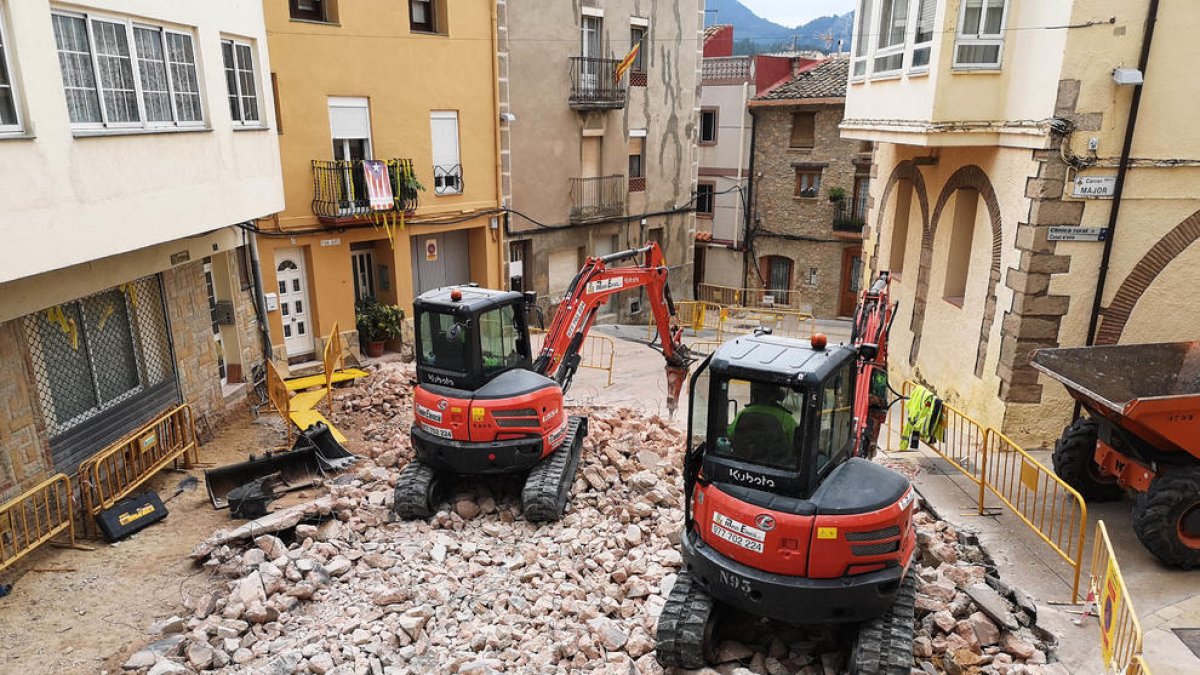 Imatge de les obres a la plaça de l'Ajuntament.