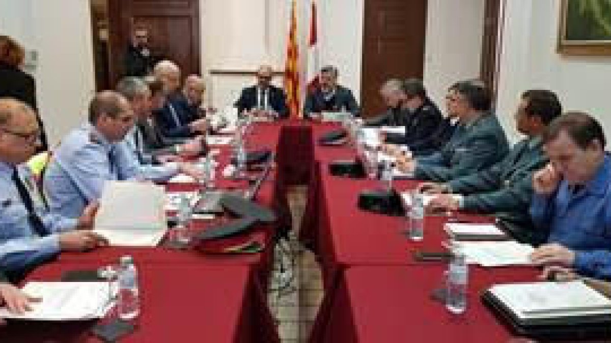 Pla general de la Junta Local de Seguretat, reunida a Valls, amb el conseller d'Interior, Miquel Buch, i l'alcalde de la ciutat, Albert Batet. Imatge del 25 de gener del 2019