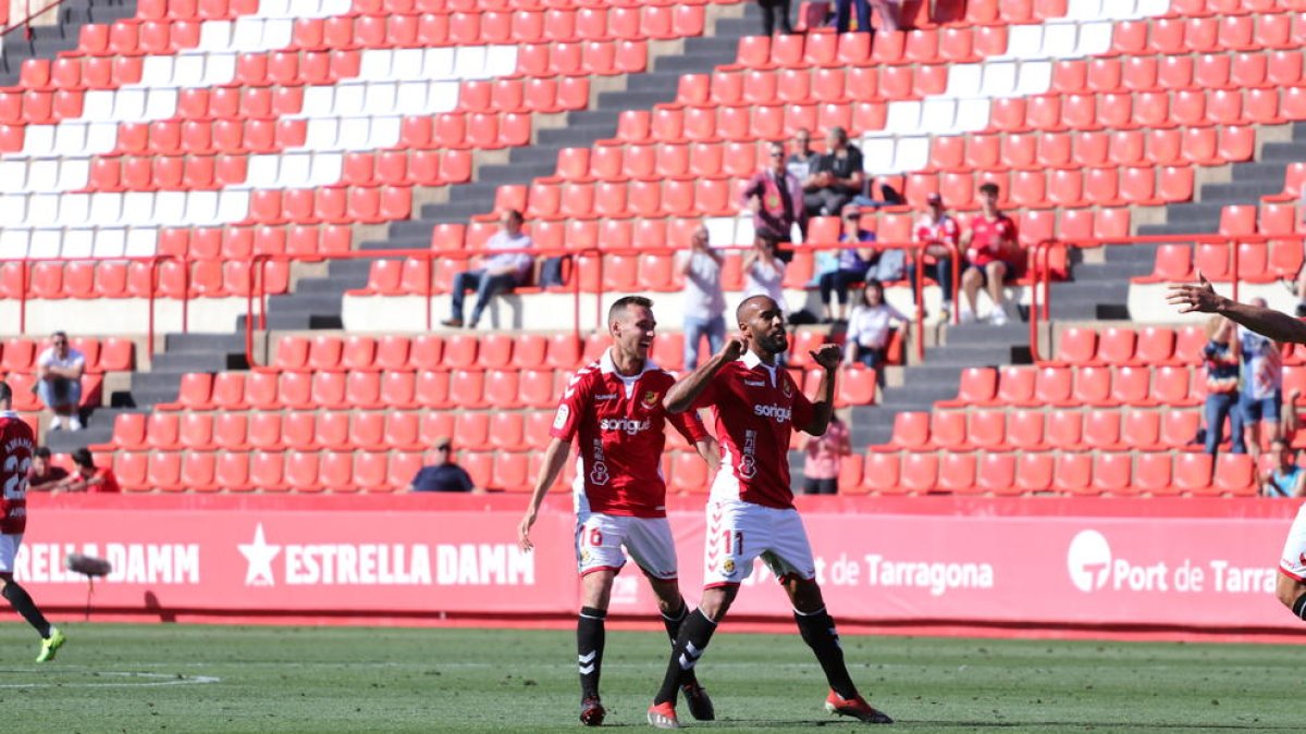 José Kanté celebra, al costat d'Imanol García, el gol anotat contra el Mallorca.