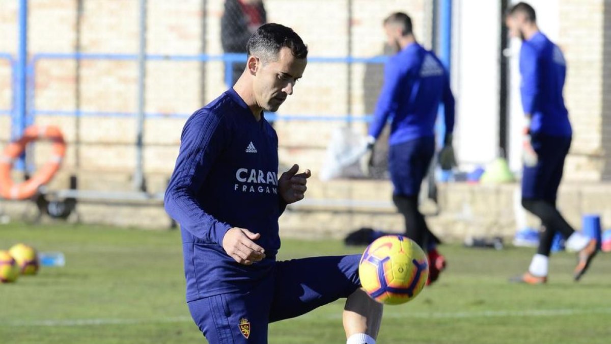 Linares en el primer entrenament amb el Zaragoza aquest matí