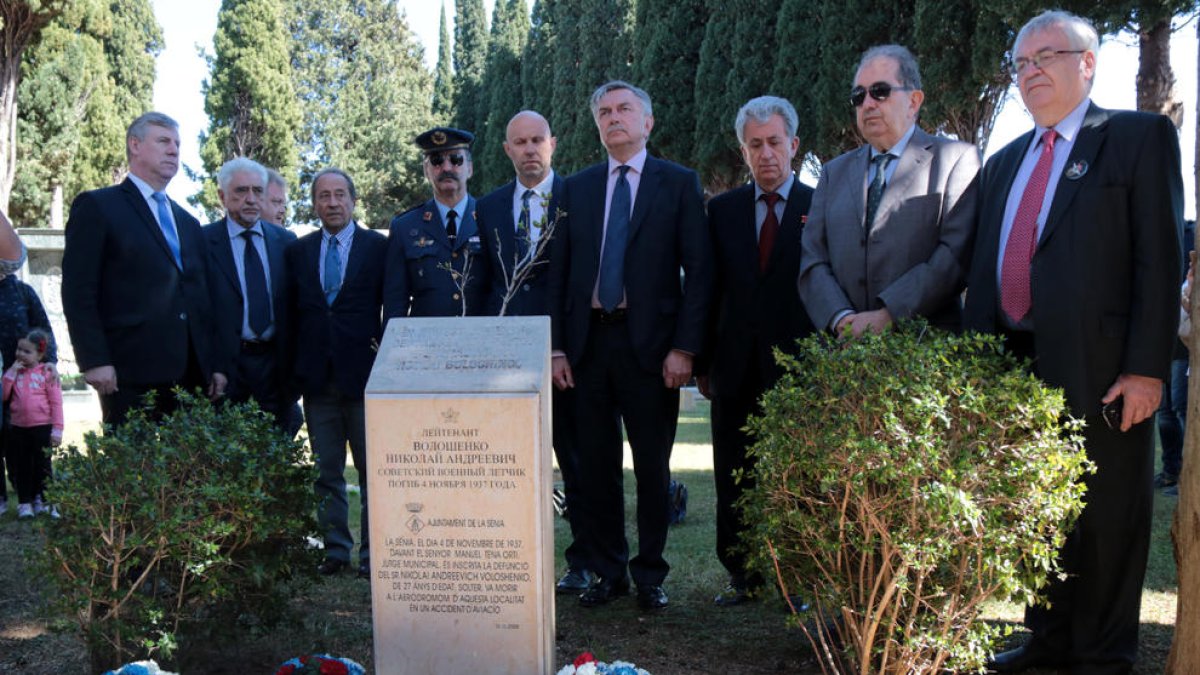 L'ambaixador rus va participar ahir en l'homenatge que es va retre als pilots republicans.