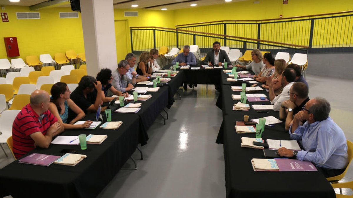 Plano general de la reunión de la Mesa de Ecoturismo de Cataluña en Deltebre.