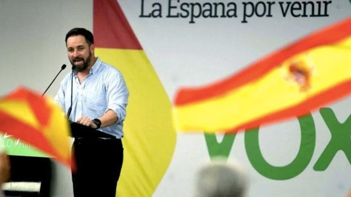 Imagen de archivo del líder de VOX, Santiago Abascal, durante un mitin.